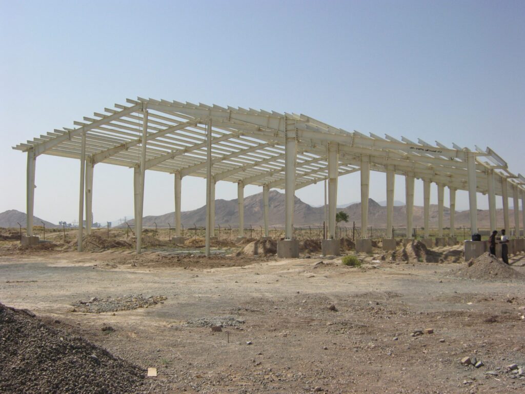 احداث استخر شنای زاوه